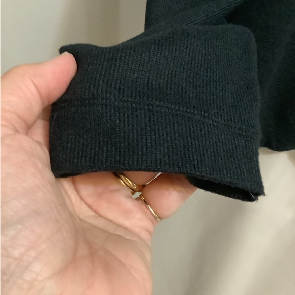 Uniqlo boxy fit mock neck sweater - Picture 4 of 9